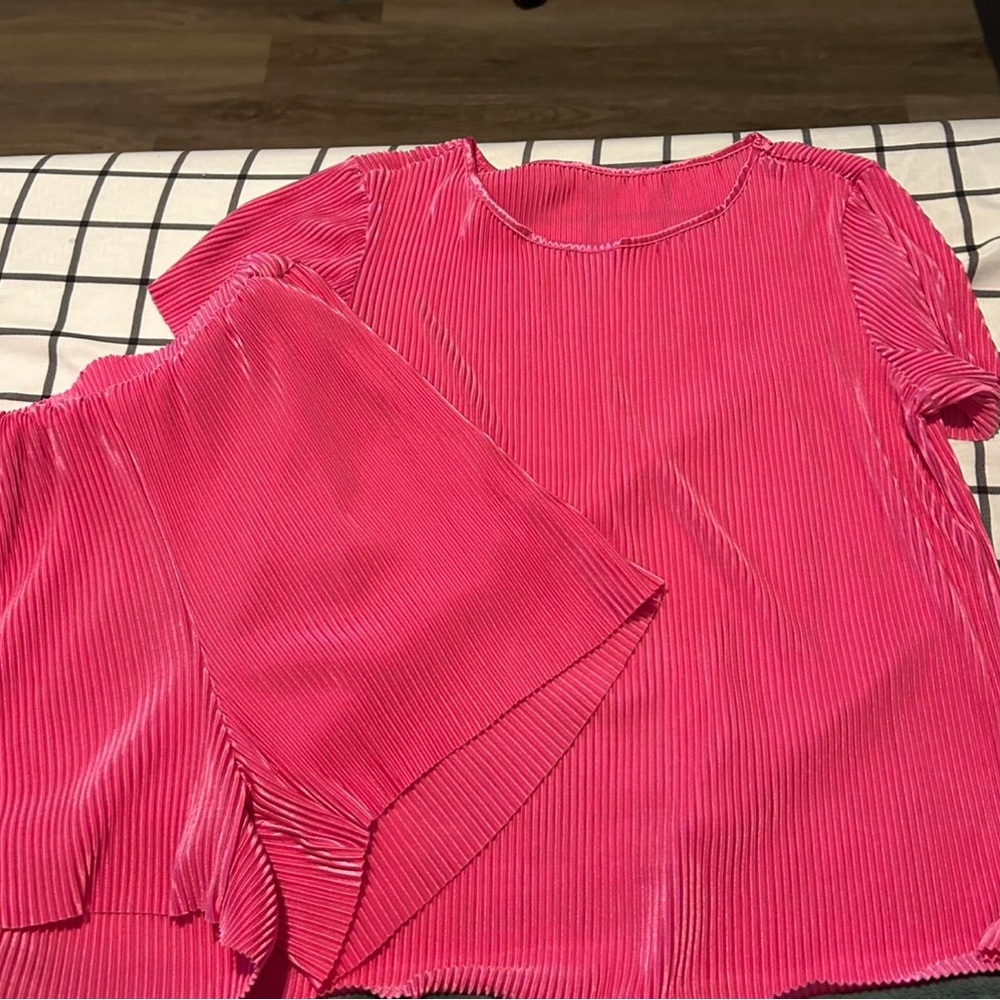SHEIN Vibrant Pink Pleated Short Sleeve Tee
